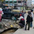 Bukan Sekadar Bersih-Bersih, Petugas DLH Pelalawan Bongkar “Sarang” Sampah di Dalam Drainase