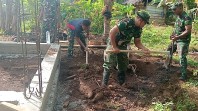 Satgas TMMD Ke-129 Kodim 0102/Pidie Kebut Penggalian Septic Tank MCK di Dayah Komplek Babul Ula Al-Munawarah