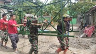 Tak Kenal Hari Libur, Satgas TMMD ke-129 Pasang Tower dan Tandon Air di Dayah Lhok Panah