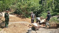 Perkuat Jalan Pertanian, Satgas TMMD ke-129 Bangun Box Culvert Bersama Warga