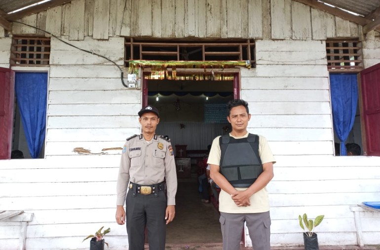 Polsek Teluk Meranti Lakukan Pengamanan di Gereja Kelurahan Teluk Meranti