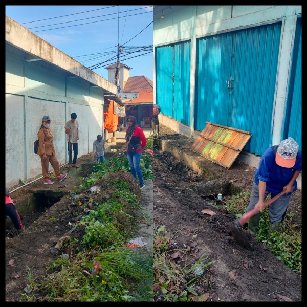 Pembersihan Drainase di Pasar Baru Berjalan Lancar