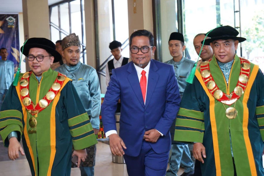 Wisuda Perdana IKTN Torehkan Sejarah, Hadirkan Ustadz Abdul Somad