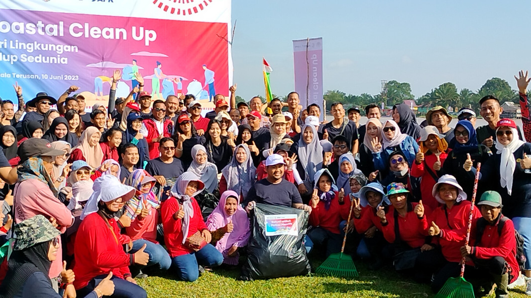 Pemkot Kabupaten Pelalawan, Bersihkan Sampah Di Desa Kuala Terusan, Peringati Hari Lingkungan hidup sedunia.