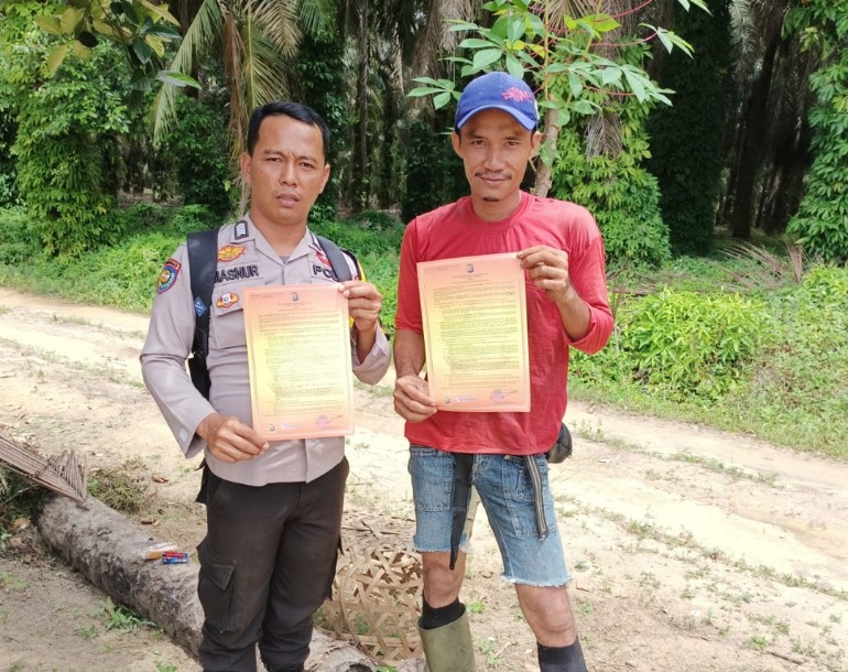 Antisipasi Karhutla, Polsek Kerumutan Sebarkan Maklukmat Kapolda Riau Larang Bakar Hutan dan Lahan