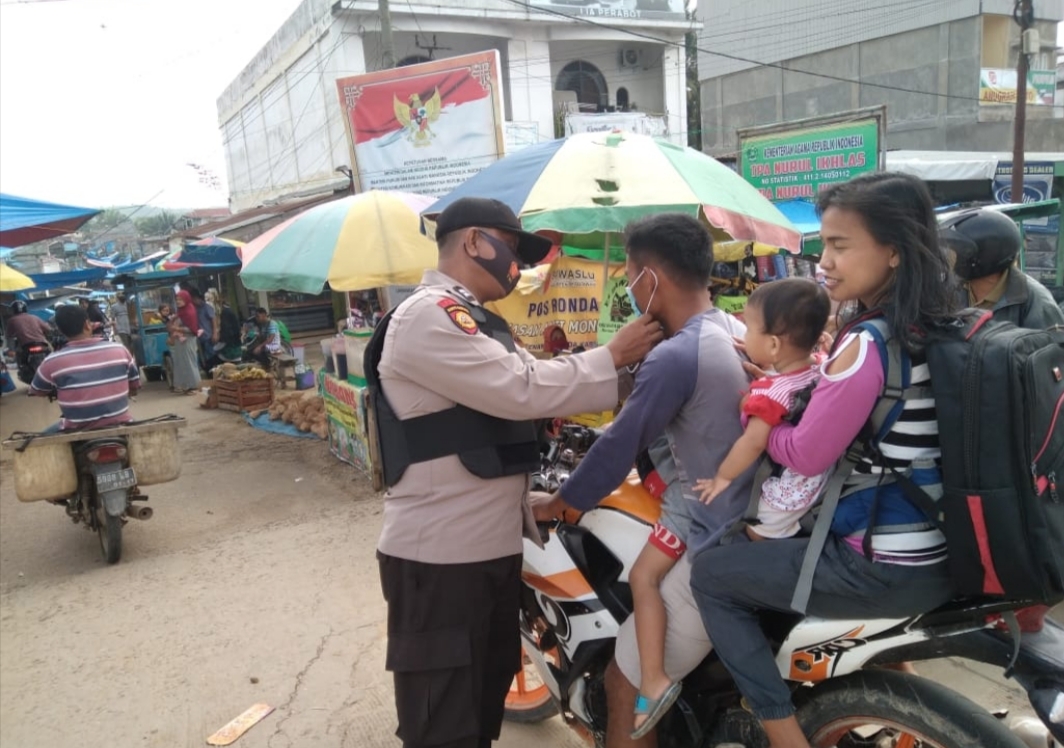 Guna Antisipasi Penyebaran Covid-19, Polsek Ukui Lakukan Himbauan Prokes