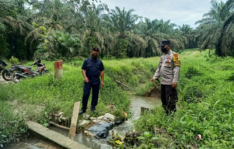 Mengatasi Kebakaran, Polsek Pangkalan Kuras Gelar Pengecekan  Embung Air dan Kanal Bloking