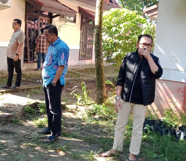 Pasca Lebaran,Kadis DLH Pelalawan Ajak Seluruh Jajarannya Goro Di Areal Kantor.