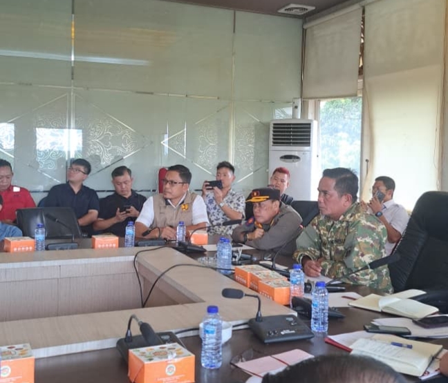 Bupati Zukri Pimpin Rapat Dukungan Penanganan Jalan Lintas Bono Ruas Sebekek–Segamai