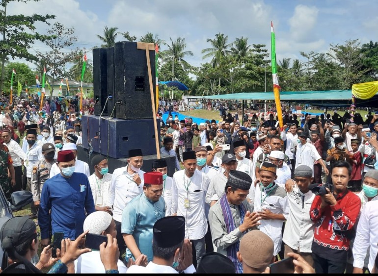 Datangkan UAS, Polsek Ukui Hadiri Tabligh Akbar di Desa Bagan Limau