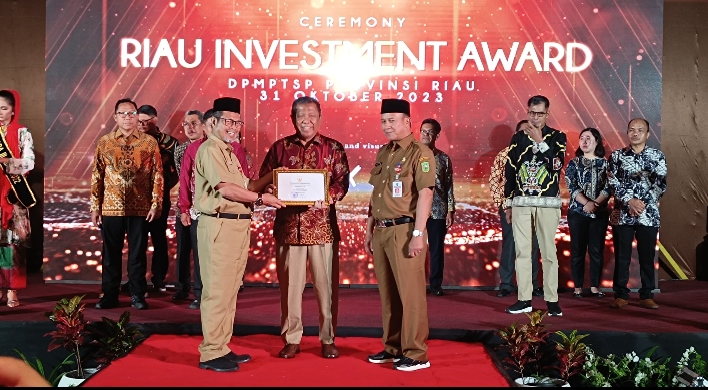 PT. Arara Abadi Kembali  Mendapatkan Penghargaan dari Pemprov Riau