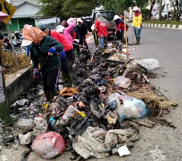 Pilkada Pelalawan 2024 Sambut Pemimpin Baru,Pekerja DLH Pelalawan berharap Nasib Mereka di Pikirkan.