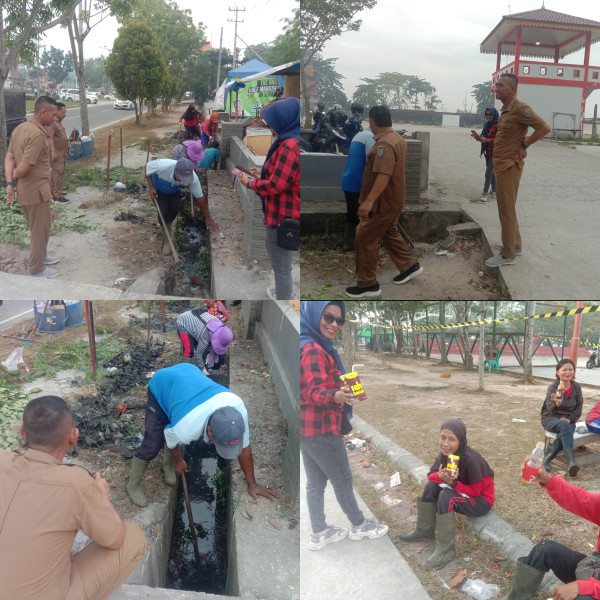 Membawa Makanan Dan Minuman,Julian Eko Tinjau Pekerja DLH Di Lokasi