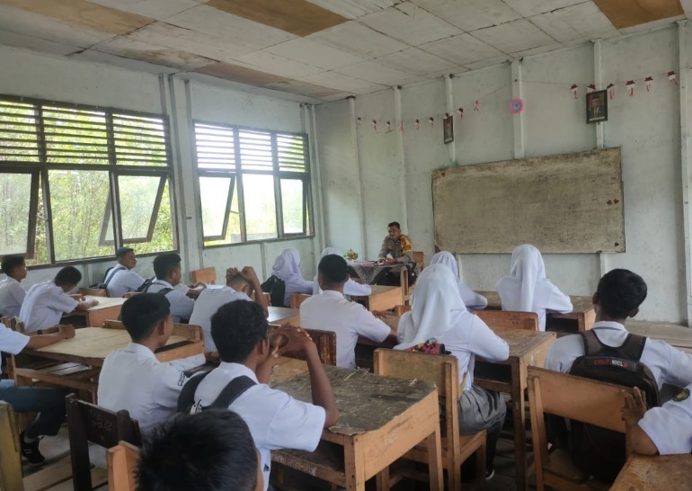 Antisipasi Penyalahgunaan Narkoba, Bhabinkamtibmas Polsek Kuala Kampar Lakukan Penyuluhan Narkoba