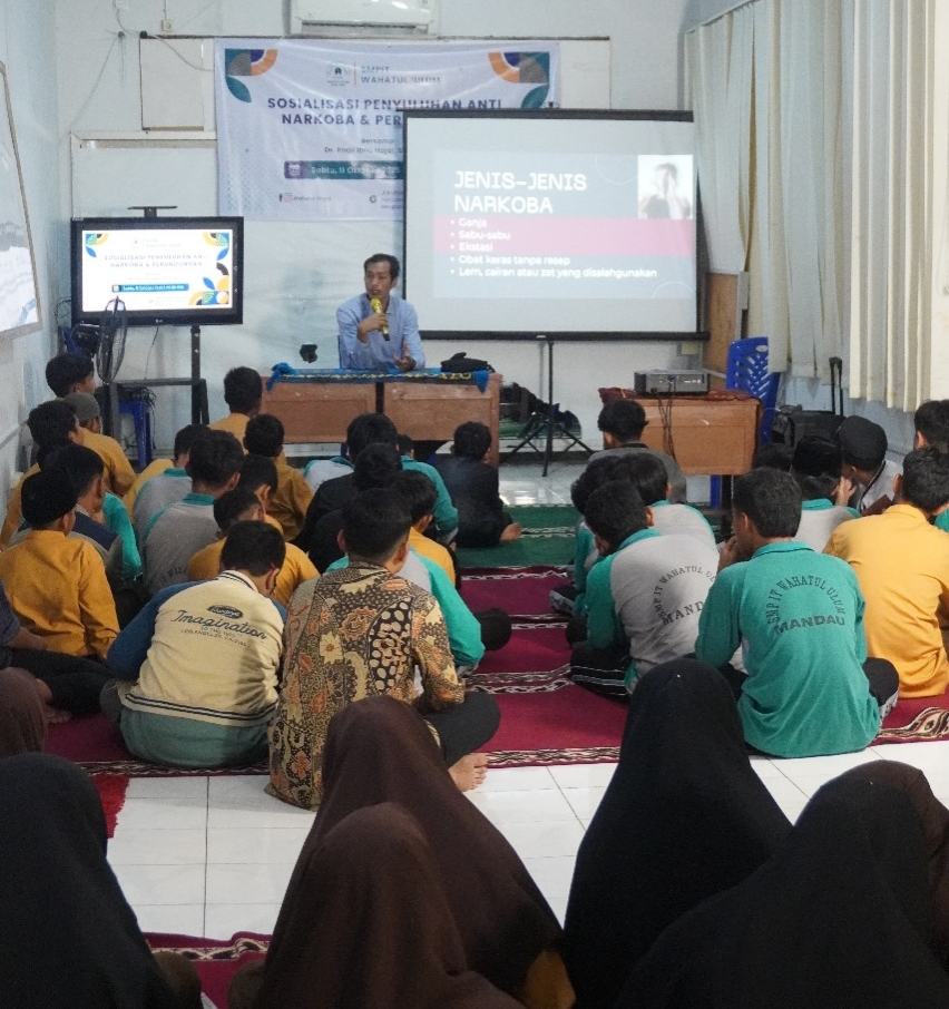 Dr. Ragil Ibnu Hajar Ajak Siswa SMPIT Wahatul ‘Ulum Waspadai Bahaya Narkoba dan Bullying