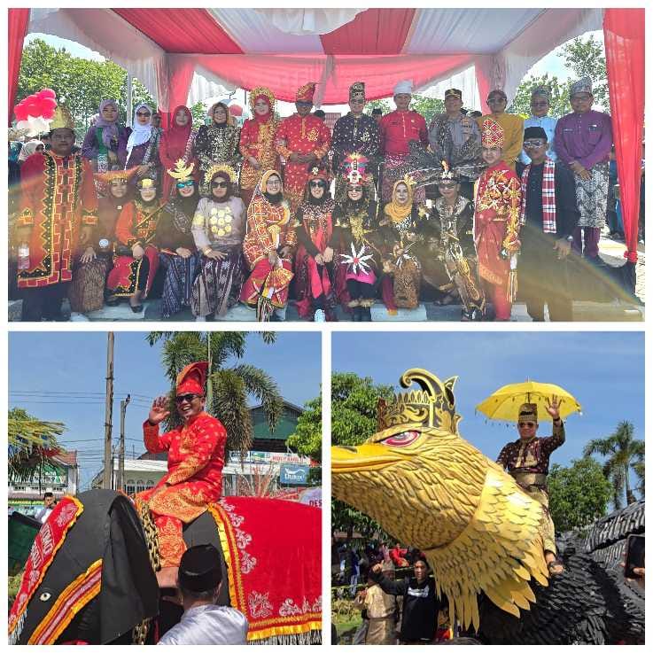 Dilepas Bupati H.Zukri, Ribuan Pasang Mata Saksikan Pawai Budaya HUT ke-26 Kabupaten  Pelalawan