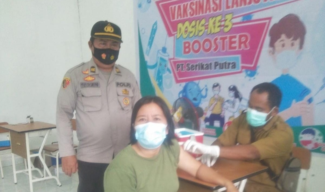 Vaksinasi Dosis III di PT. SP, Polsek Bunut Lakukan Pengamanan