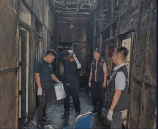Tim Labfor Polda Riau Selidiki Penyebab Kebakaran Kantor DLH