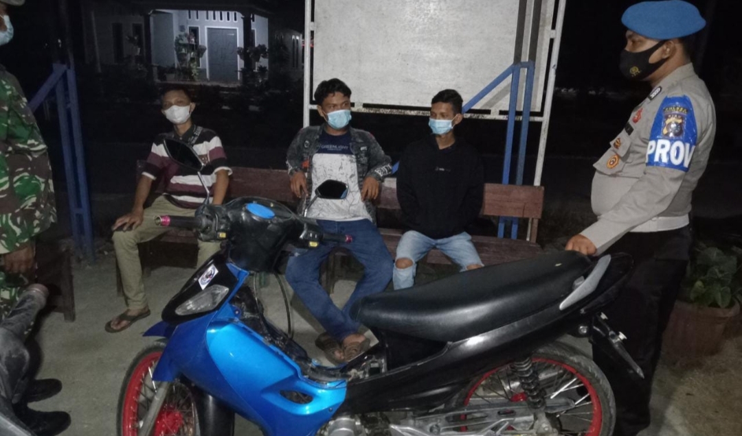 Menjaga Lingkungan Tetap Aman dan Kondusif, Polsek Kerumutan Patroli KRYD Pada Malam Hari