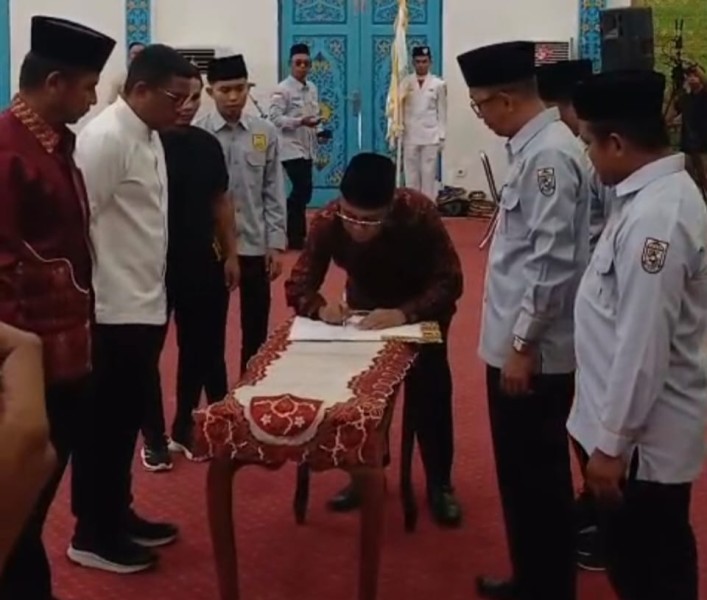 Bupati Zukri Hadiri Pelantikan Pengurus IMK dan Hiwakap Pelalawan