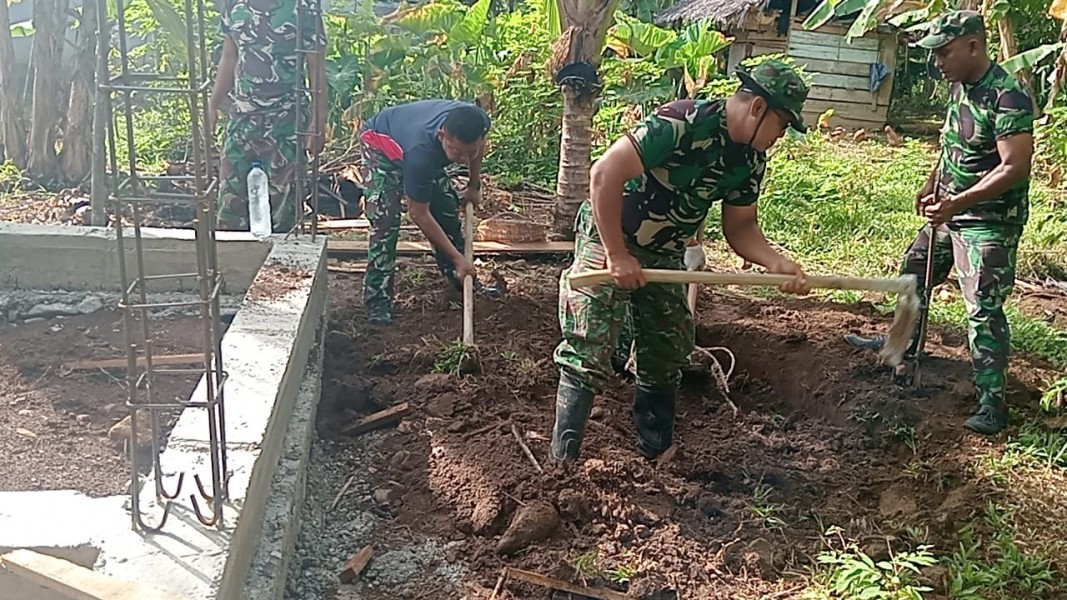 Satgas TMMD Ke-129 Kodim 0102/Pidie Kebut Penggalian Septic Tank MCK di Dayah Komplek Babul Ula Al-Munawarah