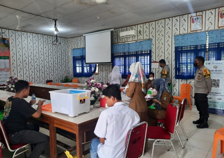 Polsek Pangkalan Kuras Terus Lakukan Monitoring dan Pengawalan Vaksinasi di Wilayah Hukumnya