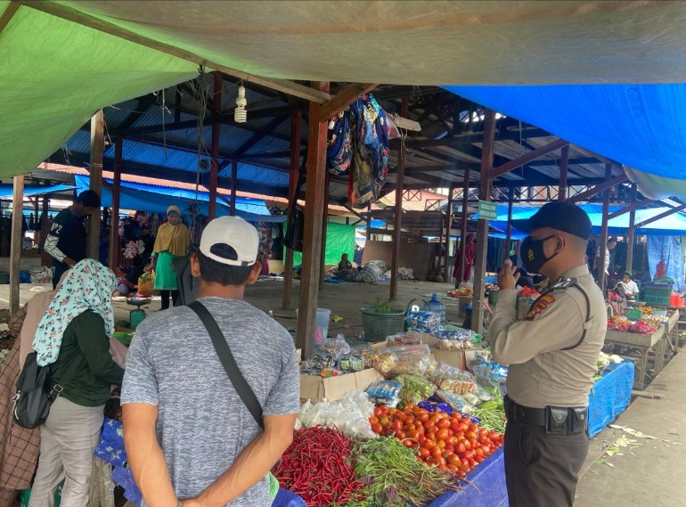 Polsek Kuala Kampar Gelar Patroli di Pasar Tradisional