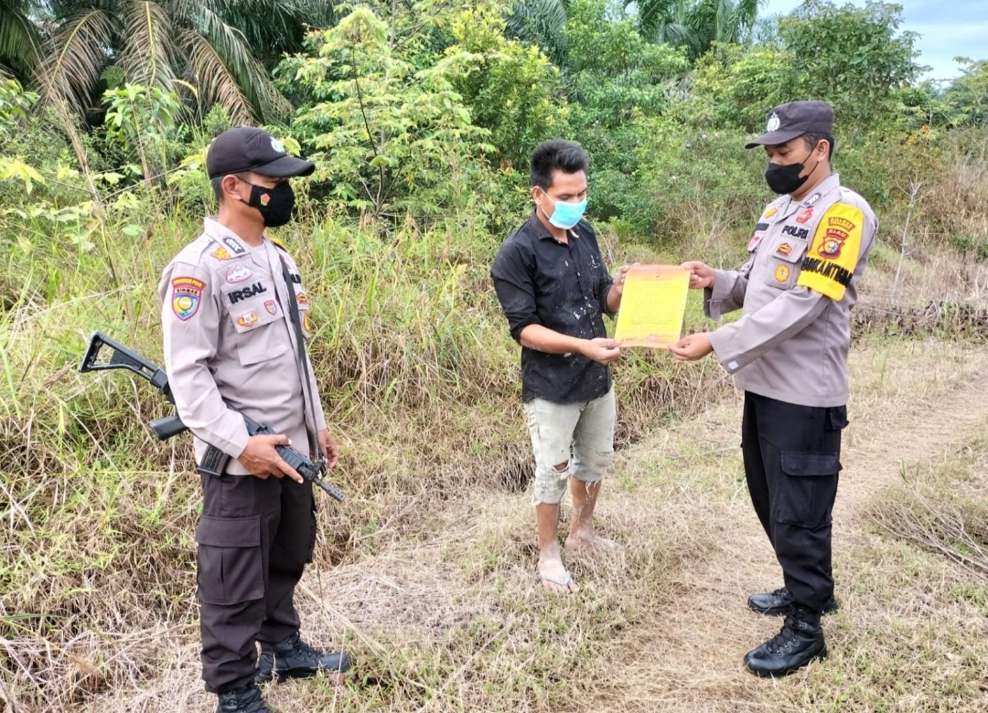 Antisipasi Kebakaran, Polsek Pangkalan Lesung Sampaikan Isi Maklumat Kapolda Riau ke Masyarakat