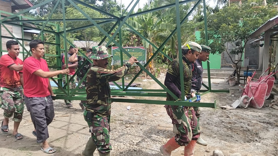 Tak Kenal Hari Libur, Satgas TMMD ke-129 Pasang Tower dan Tandon Air di Dayah Lhok Panah