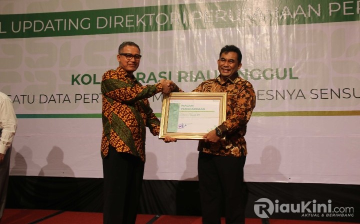 BPS Provinsi Riau Beri Award kepada PT Arara Abadi