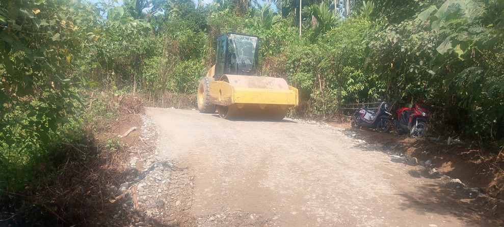 Progres Pelebaran dan Pengerasan Jalan Pertanian TMMD ke-129 Kodim 0102/Pidie Capai 75 Persen