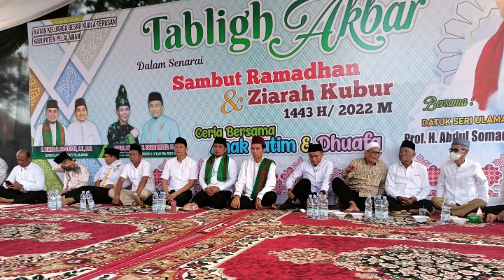 UAS Hadiri Ziarah Kubur di Kuala Terusan, Momen Sambut Ramadhan