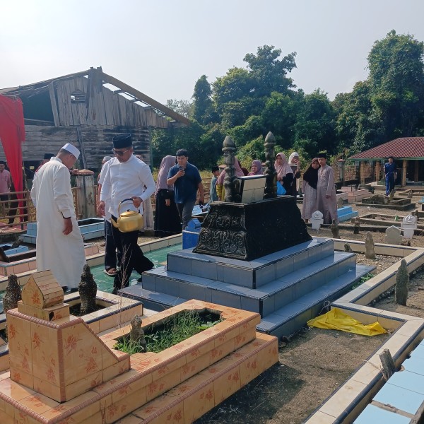 Sambut Ramadhan 1447 H, Bupati Zukri Ziarah Kubur di Kuala Terusan