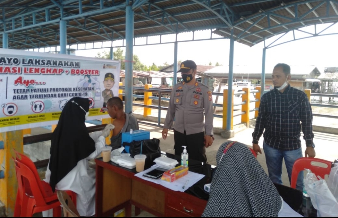 Vaksinasi Lanjutan, Polsek Kuala Kampar Lakukan Pengamanan