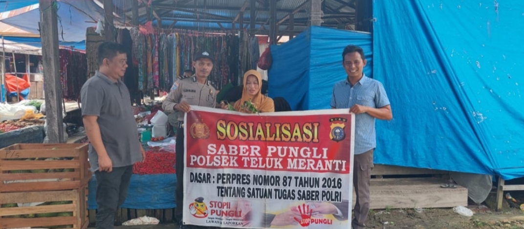 Polsek Teluk Meranti Sosialisasikan Saber Pungli di Pasar Tradisional