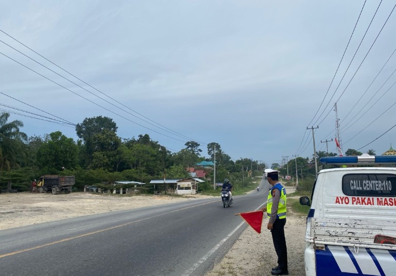 Melalui Unit Lantas, Polsek Pangkalan Kuras Lakukan Pengaturan Jalan